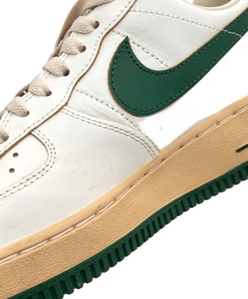 NIKE（ナイキ）NIKE (ナイキ) WMNS AIR FORCE 1 '07 LV8 SAIL/GORGE GREEN-SESAME-PEARL WHITE ホワイト×グリーン サイズ:24.5の古着・服飾アイテム