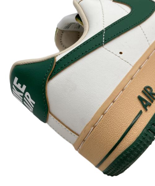 NIKE（ナイキ）NIKE (ナイキ) WMNS AIR FORCE 1 '07 LV8 SAIL/GORGE GREEN-SESAME-PEARL WHITE ホワイト×グリーン サイズ:24.5の古着・服飾アイテム