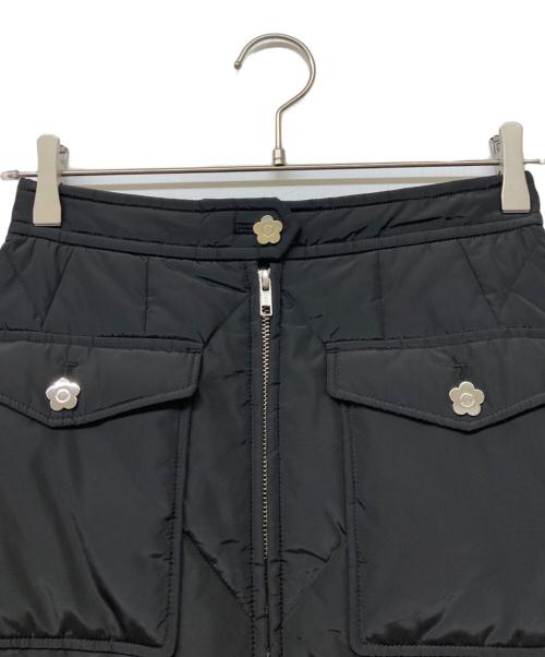 MARY QUANT（マリークヮント）MARY QUANT (マリークヮント) Lily Brown (リリーブラウン) デイジー釦キルトダウンミニスカート ブラック サイズ:ＦＲＥＥの古着・服飾アイテム