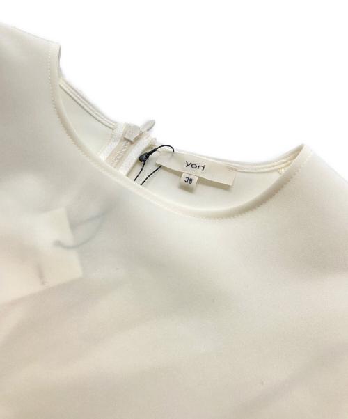 YORI（ヨリ）YORI (ヨリ) ティアードギャザーブラウス ホワイト サイズ:SIZE M 未使用品の古着・服飾アイテム