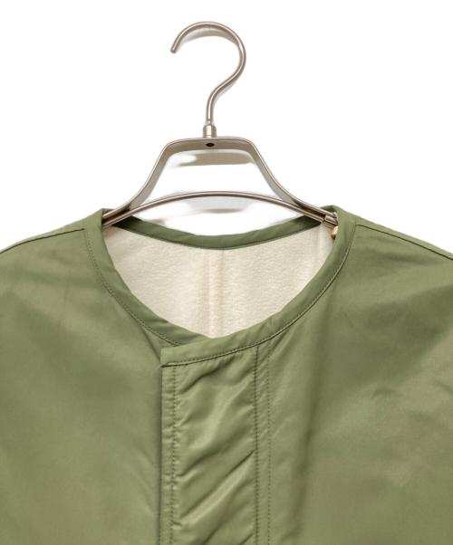 MACPHEE（マカフィー）MACPHEE (マカフィー) ナイロンフリース リバーシブルノーカラーコート オリーブ×ホワイト サイズ:sizeSの古着・服飾アイテム