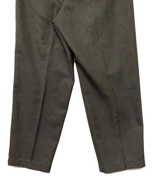 CellarDoor（セラードアー）CellarDoor (セラードアー) ALFRED ツイルイージー 1プリーツ パンツ グレー サイズ:size44の古着・服飾アイテム