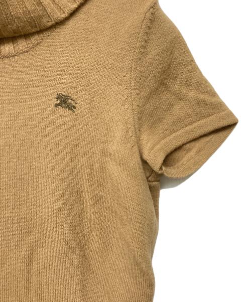 BURBERRY BLUE LABEL（バーバリー ブルー レーベル）BURBERRY BLUE LABEL (バーバリー ブルー レーベル) ホース刺繍ウールブレンドハイネックニット ベージュ サイズ:SIZE Mの古着・服飾アイテム