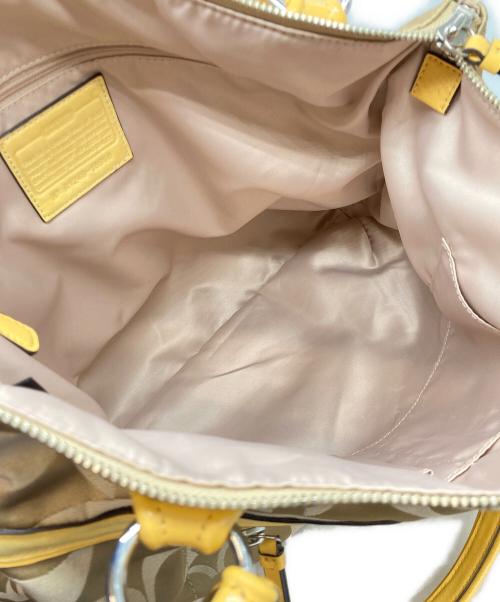 COACH（コーチ）COACH (コーチ) Poppy Signature Satin Glam Tote（ポピー シグネチャー サテン グラム トート） ベージュ×イエローの古着・服飾アイテム