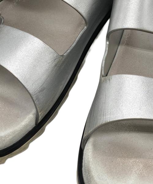 Roger Vivier（ロジェ ヴィヴィエ）Roger Vivier (ロジェ ヴィヴィエ) SLIDY VIV STRASS BUCKLスライディー ヴィヴ ストラス バックル シルバー サイズ:37の古着・服飾アイテム