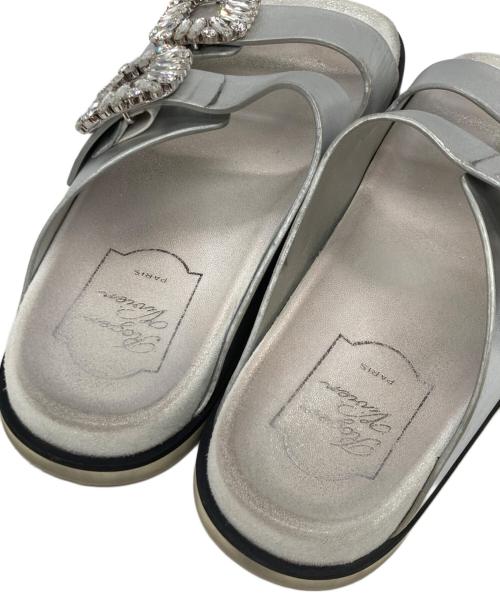 Roger Vivier（ロジェ ヴィヴィエ）Roger Vivier (ロジェ ヴィヴィエ) SLIDY VIV STRASS BUCKLスライディー ヴィヴ ストラス バックル シルバー サイズ:37の古着・服飾アイテム
