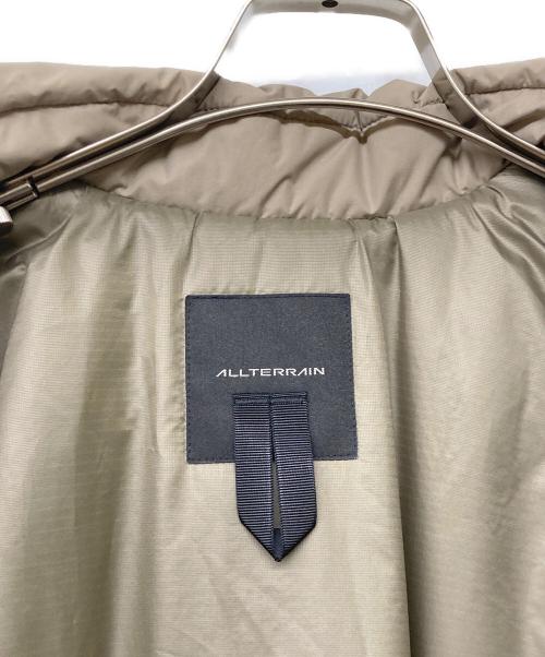 DESCENTE ALLTERRAIN（デザイント オルテライン）DESCENTE ALLTERRAIN (デザイント オルテライン) 25AW INSULATED LIGHTWEIGHT COAT/インサレーテッド ライトウェイト コート ベージュ サイズ:Mの古着・服飾アイテム
