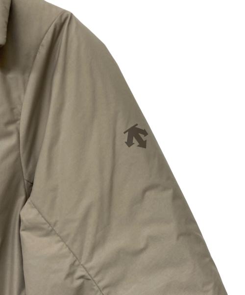 DESCENTE ALLTERRAIN（デザイント オルテライン）DESCENTE ALLTERRAIN (デザイント オルテライン) 25AW INSULATED LIGHTWEIGHT COAT/インサレーテッド ライトウェイト コート ベージュ サイズ:Mの古着・服飾アイテム