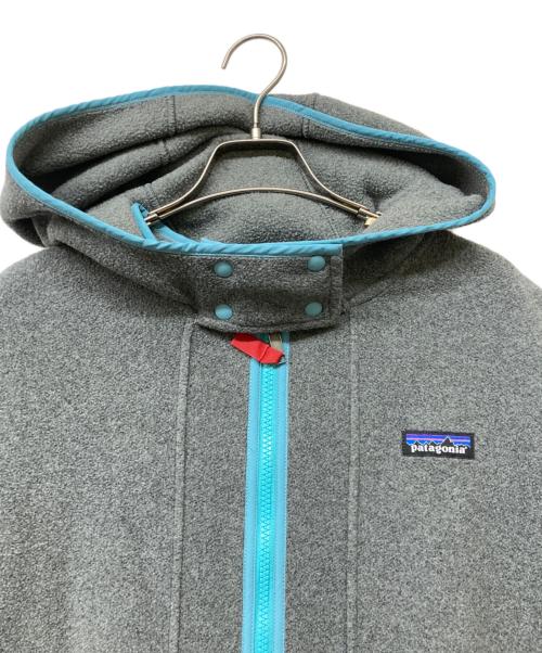 Patagonia（パタゴニア）Patagonia (パタゴニア) Lightweight Synchilla Ponchoライトウェイト シンチラ ポンチョ グレー×ブルー サイズ:SIZEXSの古着・服飾アイテム