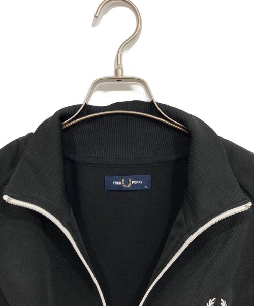 FRED PERRY（フレッドペリー）FRED PERRY (フレッドペリー) トラックジャケット Taped Track Jacket　J4620 ブラック サイズ:XLの古着・服飾アイテム