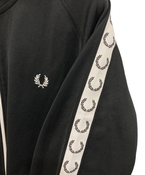 FRED PERRY（フレッドペリー）FRED PERRY (フレッドペリー) トラックジャケット Taped Track Jacket　J4620 ブラック サイズ:XLの古着・服飾アイテム