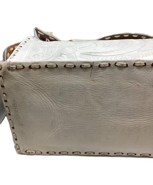 Carving Tribes（カービングトライブス）CARVING TRIBES (カービングトライブス) ハンドバッグ ホワイトの古着・服飾アイテム