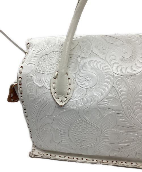 Carving Tribes（カービングトライブス）CARVING TRIBES (カービングトライブス) ハンドバッグ ホワイトの古着・服飾アイテム