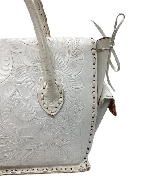 Carving Tribes（カービングトライブス）CARVING TRIBES (カービングトライブス) ハンドバッグ ホワイトの古着・服飾アイテム