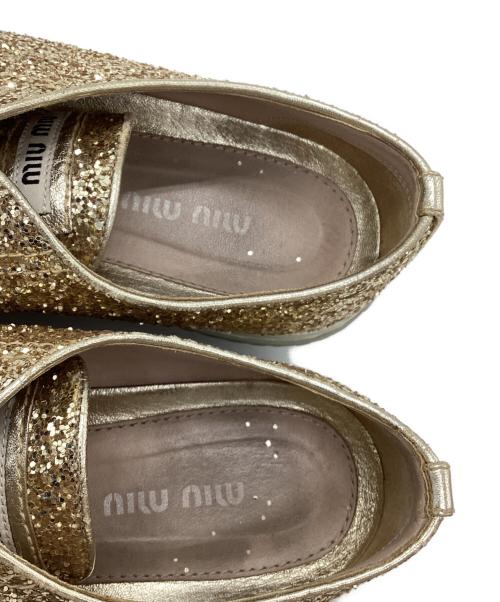 MIU MIU（ミュウミュウ）MIU MIU (ミュウミュウ) スパンコールローカットスニーカー ゴールド サイズ:37の古着・服飾アイテム