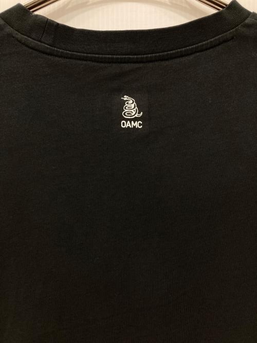 OAMC（オーエーエムシー）OAMC (オーエーエムシー) プリントカットソー ブラック サイズ:不明の古着・服飾アイテム