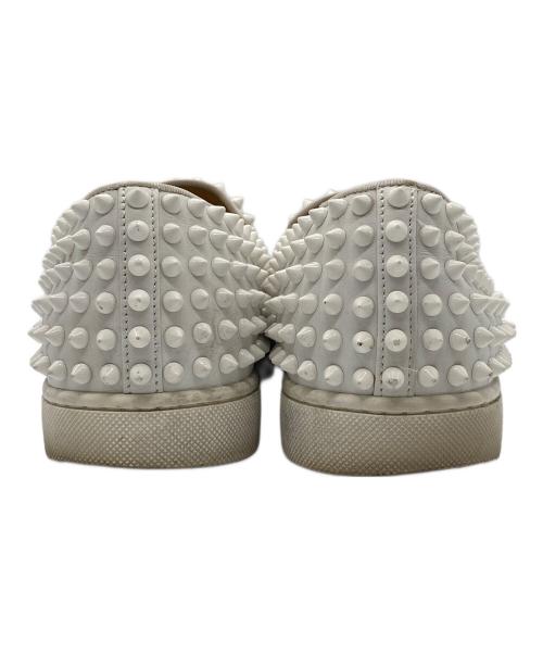 Christian Louboutin（クリスチャン・ルブタン）Christian Louboutin (クリスチャン・ルブタン) スタッズスリッポン ホワイト サイズ:40の古着・服飾アイテム