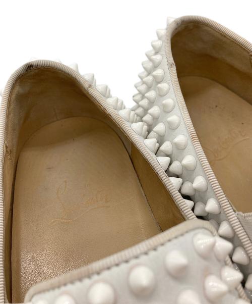 Christian Louboutin（クリスチャン・ルブタン）Christian Louboutin (クリスチャン・ルブタン) スタッズスリッポン ホワイト サイズ:40の古着・服飾アイテム