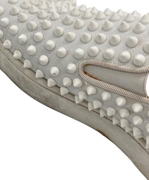 Christian Louboutin（クリスチャン・ルブタン）Christian Louboutin (クリスチャン・ルブタン) スタッズスリッポン ホワイト サイズ:40の古着・服飾アイテム