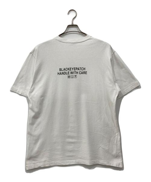 THE BLACK EYE PATCH（ブラックアイパッチ）THE BLACK EYE PATCH (ブラックアイパッチ) 取扱注意ロゴTシャツ ホワイト サイズ:Lの古着・服飾アイテム