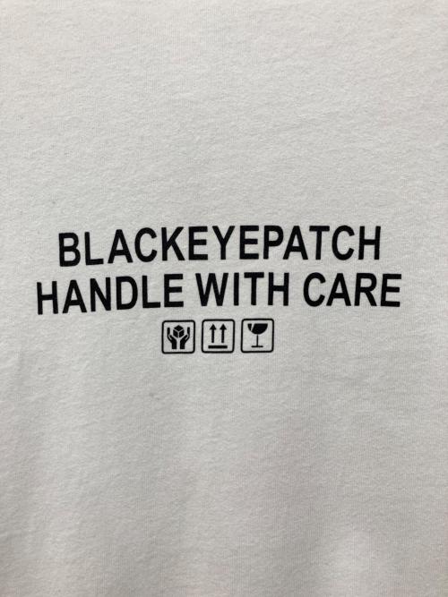 THE BLACK EYE PATCH（ブラックアイパッチ）THE BLACK EYE PATCH (ブラックアイパッチ) 取扱注意ロゴTシャツ ホワイト サイズ:Lの古着・服飾アイテム