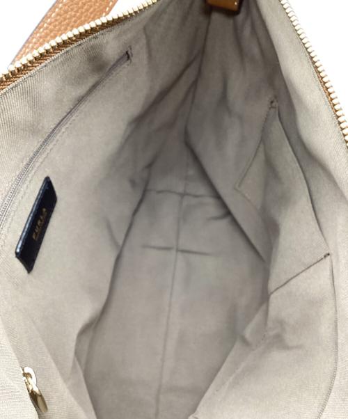 FURLA（フルラ）FURLA (フルラ) アテナホーボーショルダーバッグ ブラウンの古着・服飾アイテム