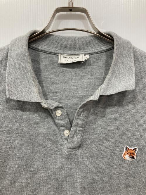maison kitsune（メゾンキツネ）MAISON KITSUNE (メゾンキツネ) フォックスヘッドレギュラーポロシャツ グレー サイズ:Lの古着・服飾アイテム