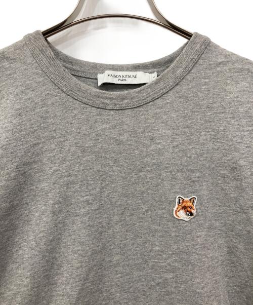 maison kitsune（メゾンキツネ）MAISON KITSUNE (メゾンキツネ) ワンポイントTシャツ グレー サイズ:Sの古着・服飾アイテム