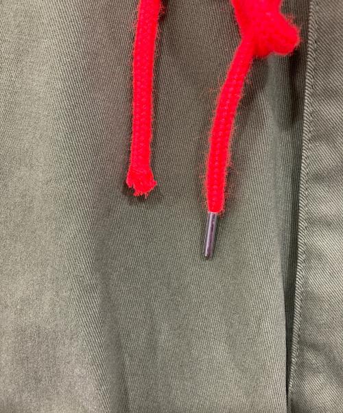 glamb（グラム）glamb (グラム) パラシュートパンツ カーキ サイズ:MEDIUMの古着・服飾アイテム