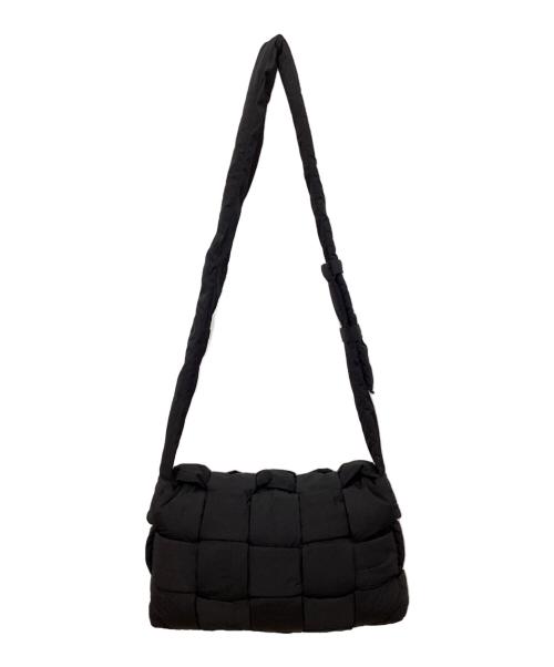 BOTTEGA VENETA（ボッテガベネタ）BOTTEGA VENETA (ボッテガベネタ) マキシ パデッド テック カセットバッグ ブラックの古着・服飾アイテム