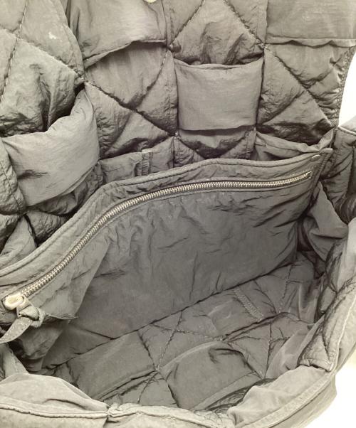 BOTTEGA VENETA（ボッテガベネタ）BOTTEGA VENETA (ボッテガベネタ) マキシ パデッド テック カセットバッグ ブラックの古着・服飾アイテム