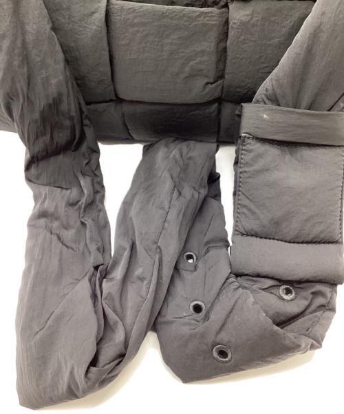 BOTTEGA VENETA（ボッテガベネタ）BOTTEGA VENETA (ボッテガベネタ) マキシ パデッド テック カセットバッグ ブラックの古着・服飾アイテム