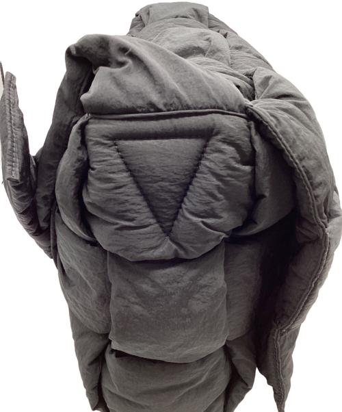 BOTTEGA VENETA（ボッテガベネタ）BOTTEGA VENETA (ボッテガベネタ) マキシ パデッド テック カセットバッグ ブラックの古着・服飾アイテム
