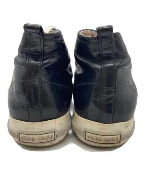 MIU MIU（ミュウミュウ）MIU MIU (ミュウミュウ) メタルトゥハイカットスニーカー ブラック×シルバー サイズ:38の古着・服飾アイテム