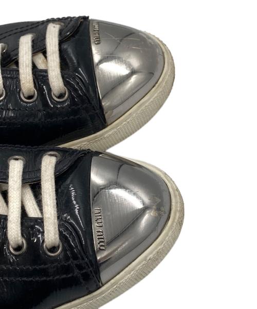 MIU MIU（ミュウミュウ）MIU MIU (ミュウミュウ) メタルトゥハイカットスニーカー ブラック×シルバー サイズ:38の古着・服飾アイテム