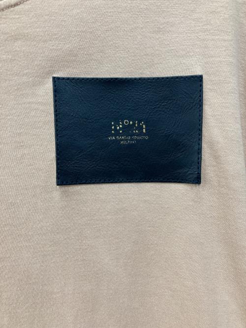 N°21（ヌメロヴェントゥーノ）N°21 (ヌメロヴェントゥーノ) レザーパッチＴシャツ ベージュ サイズ:40の古着・服飾アイテム