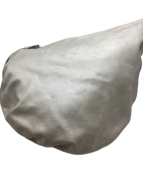 discord Yohji Yamamoto（ディスコード ヨウジヤマモト）discord Yohji Yamamoto (ディスコード ヨウジヤマモト) ラウンドショルダーミドル シルバーの古着・服飾アイテム