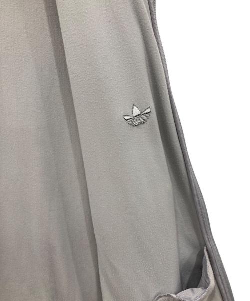 adidas（アディダス）adidas (アディダス) ベロアトラックジャケット グレー サイズ:Mの古着・服飾アイテム
