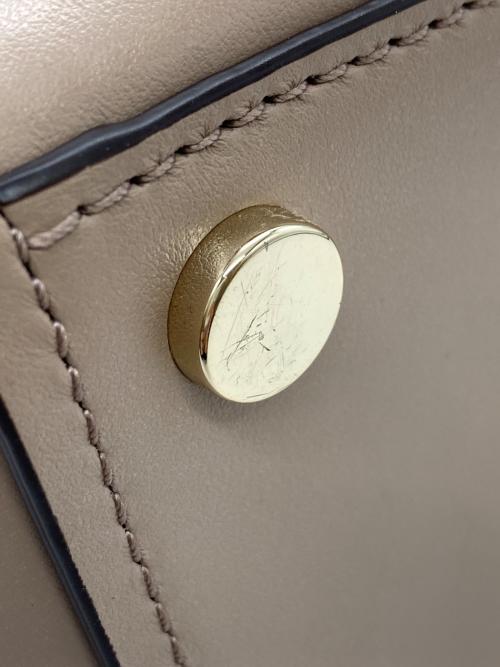 MICHAEL KORS（マイケル・コース）MICHAEL KORS (マイケル・コース) ベニング ミディアム レザー サッチェル ベージュの古着・服飾アイテム