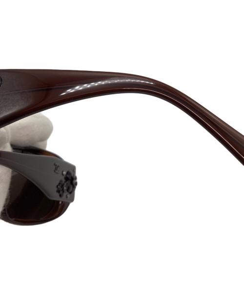 CHANEL（シャネル）CHANEL (シャネル) カメリア サングラス ブラウン サイズ:56□16 130の古着・服飾アイテム