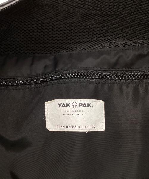 YAK PAK（ヤックパック）YAK PAK (ヤックパック) URBAN RESEARCH DOORS (アーバンリサーチドアーズ) 別注ショルダーバッグ ブラックの古着・服飾アイテム