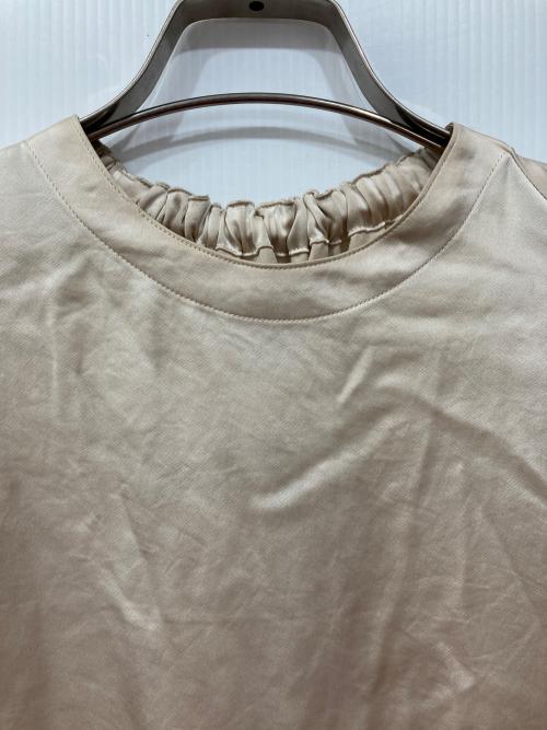 BACCA（バッカ）BACCA (バッカ) ソフトサテン バックギャザーブラウス ベージュ サイズ:36の古着・服飾アイテム