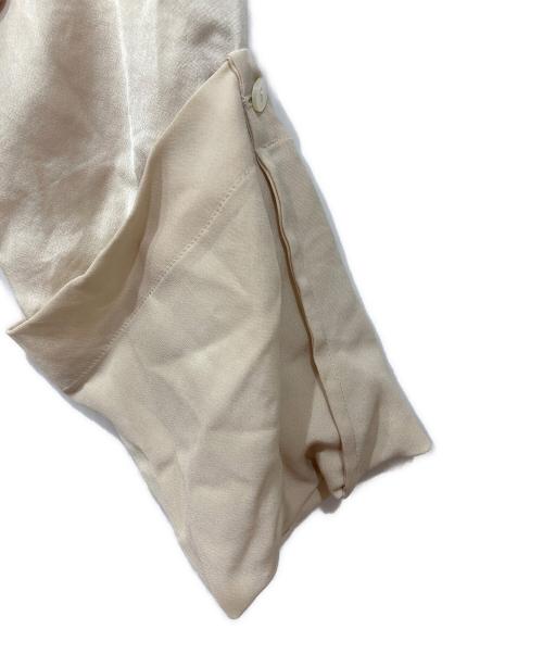 BACCA（バッカ）BACCA (バッカ) ソフトサテン バックギャザーブラウス ベージュ サイズ:36の古着・服飾アイテム