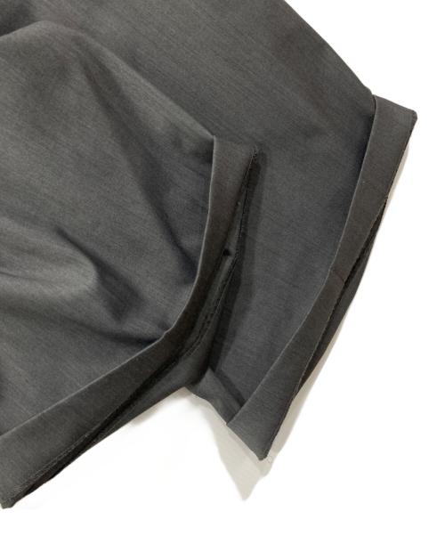 CAMPHOR WOOD（カンファーウッド）CAMPHOR WOOD (カンファーウッド) レイヤードトランクスワイドスラックスショーツ グレー サイズ:Mの古着・服飾アイテム