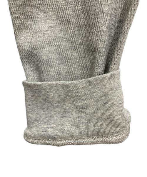 BADWAY（バッドウェイ）BADWAY (バッドウェイ) Flower studs henry thermal / フラワースタッズ ヘンリーサーマルT グレー サイズ:Lの古着・服飾アイテム