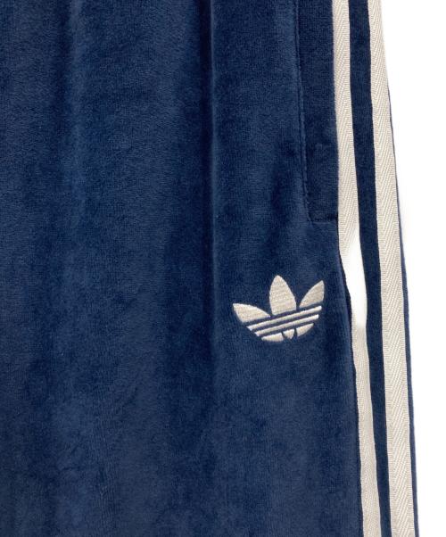 adidas（アディダス）adidas (アディダス) SSTアディカラー ベロア トラックパンツ ブルー サイズ:Sの古着・服飾アイテム
