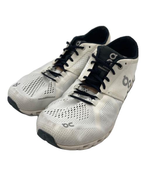 on（オン）on (オン) ローカットスニーカー ホワイト サイズ:SIZE UK7.5の古着・服飾アイテム