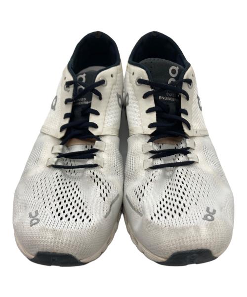 on（オン）on (オン) ローカットスニーカー ホワイト サイズ:SIZE UK7.5の古着・服飾アイテム