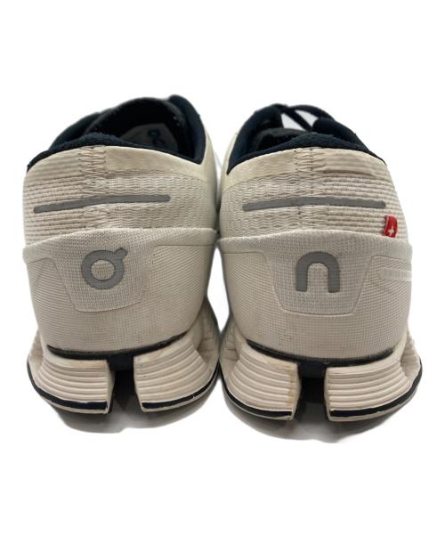 on（オン）on (オン) ローカットスニーカー ホワイト サイズ:SIZE UK7.5の古着・服飾アイテム