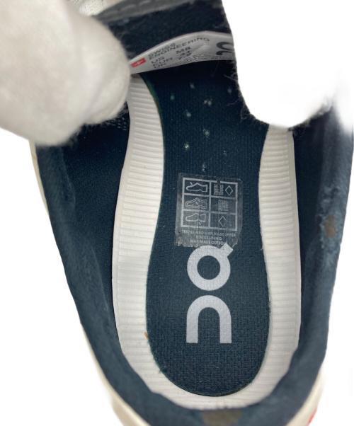 on（オン）on (オン) ローカットスニーカー ホワイト サイズ:SIZE UK7.5の古着・服飾アイテム